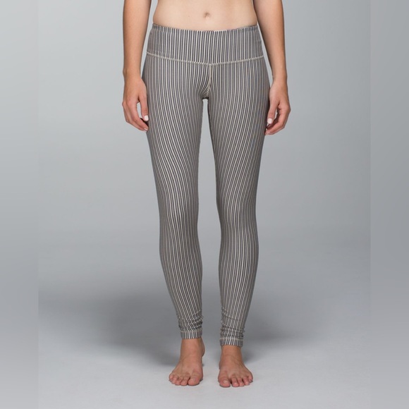 Lululemon Wunder Under Pant
Pine Stripe Inkwell Mojave Tan.
Size 10. 
Pristine. - Picture 1 of 10